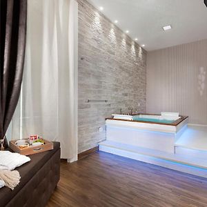 Queen Room Spa Bath